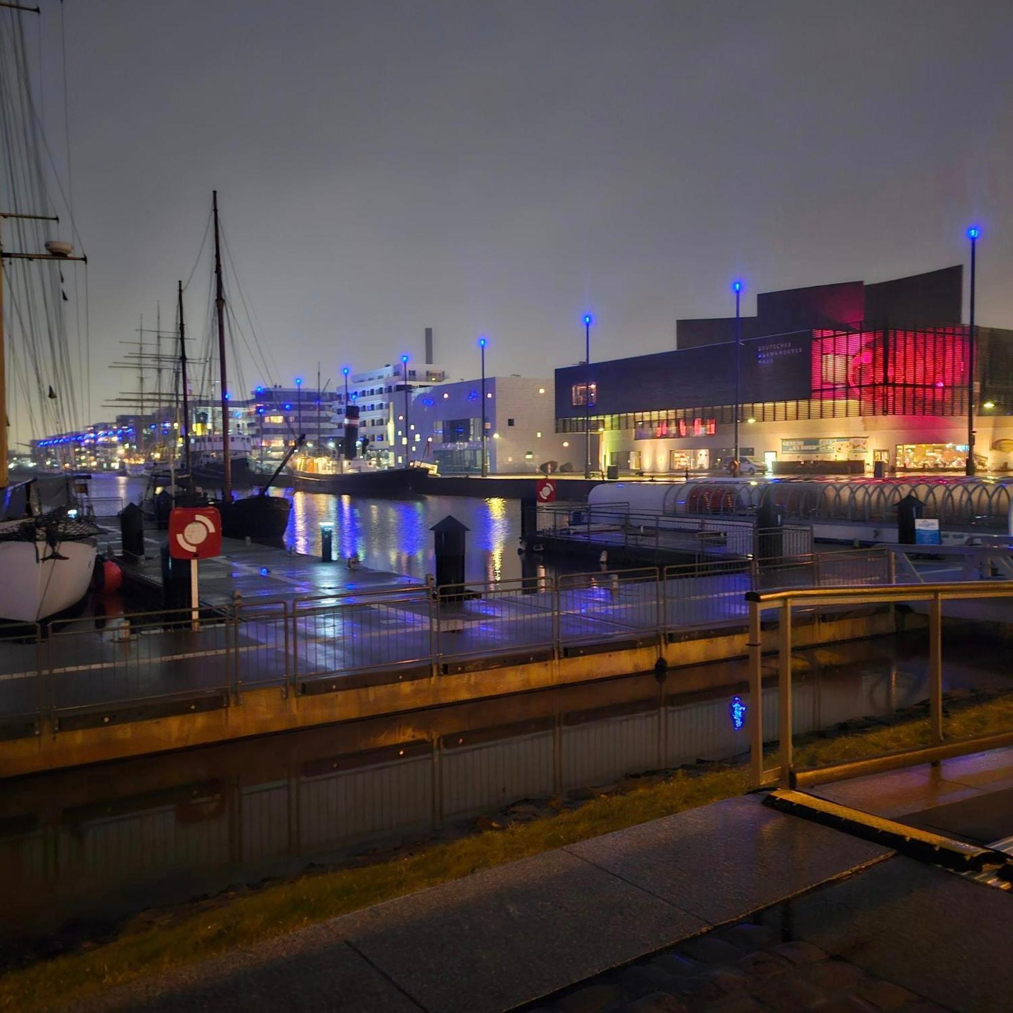 Gemuetl Wohnung Mit Blick Auf Den Hafen Bremerhaven Exterior photo